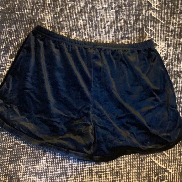 Black velvet shorts - Picture 3 of 4